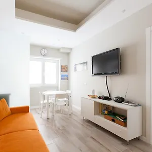 Un Passino Da San Pietro Casa , Roma Italia